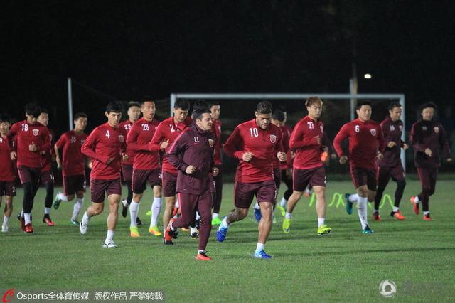 伊东纯也在2022年加盟兰斯，本赛季他在法甲出场17次，贡献2球4助，目前他的合同将在2026年到期。